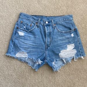 Levis 501 Jean shorts size 27